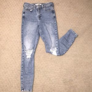 Medium washed ripped jeans